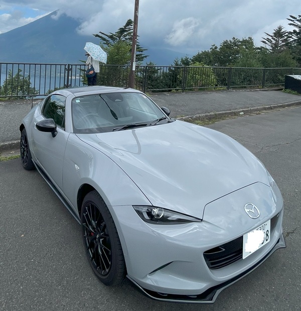 中禅寺湖展望台のロードスターRF